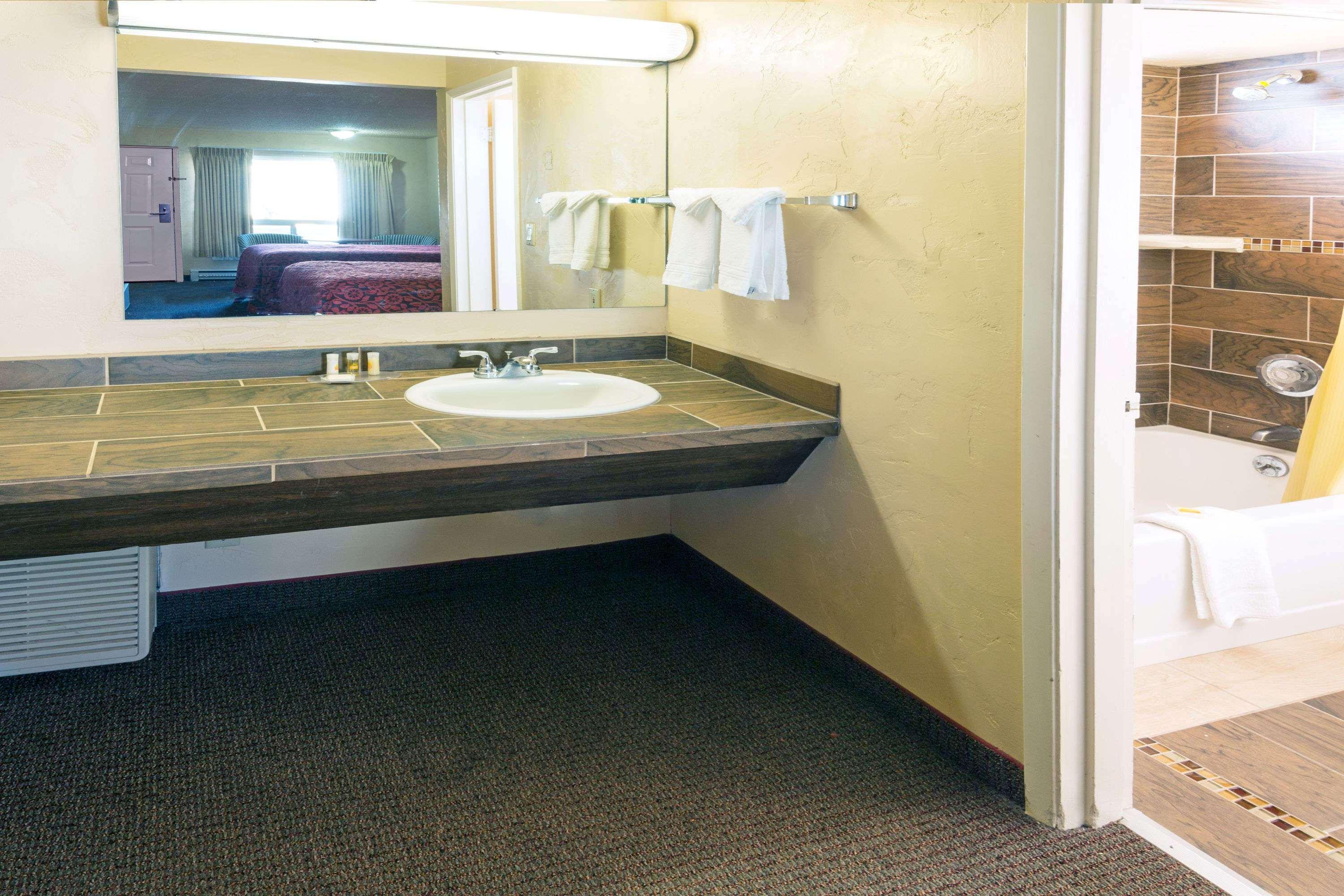 Days Inn By Wyndham Bend Exteriér fotografie