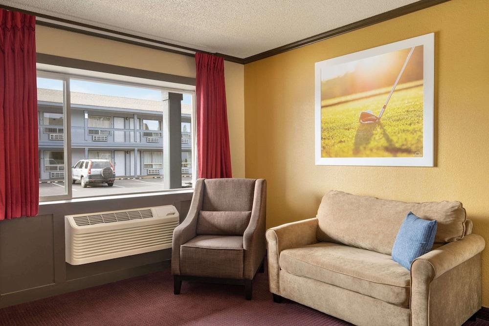 Days Inn By Wyndham Bend Exteriér fotografie